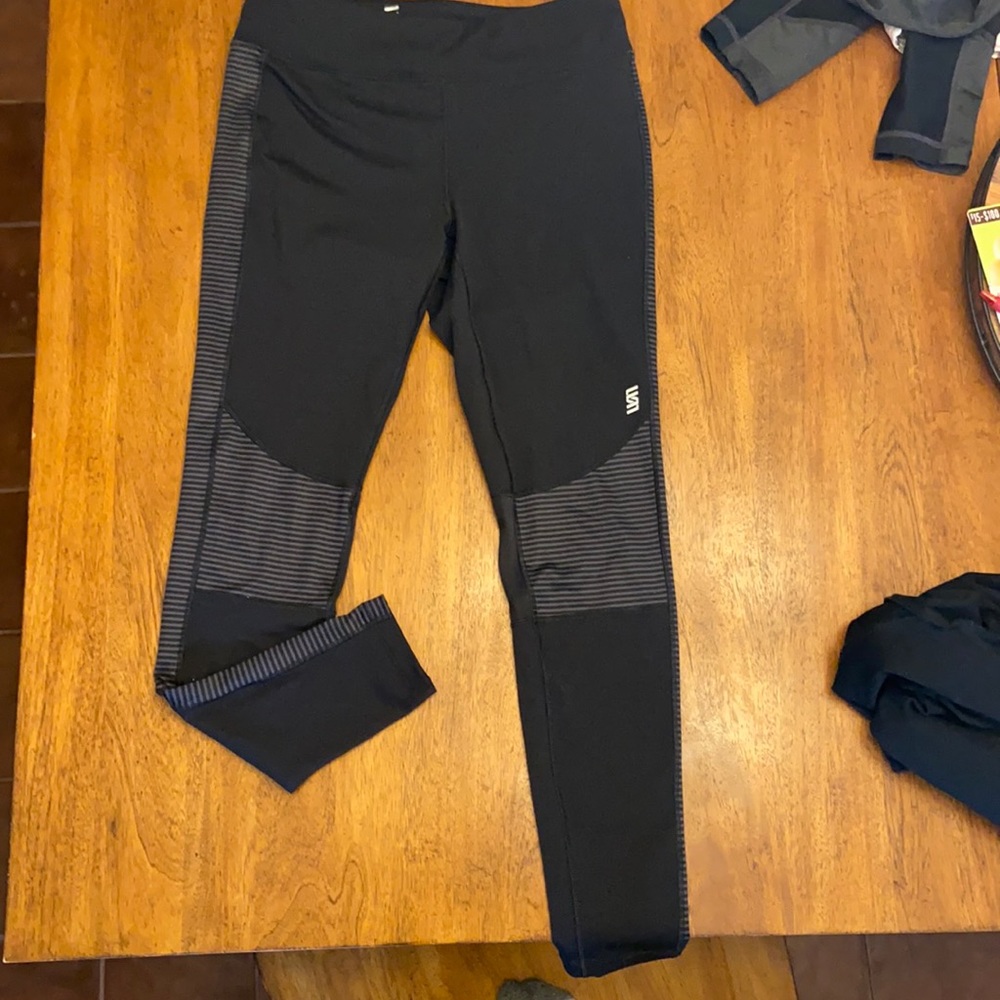Black leggings with striped pattern
